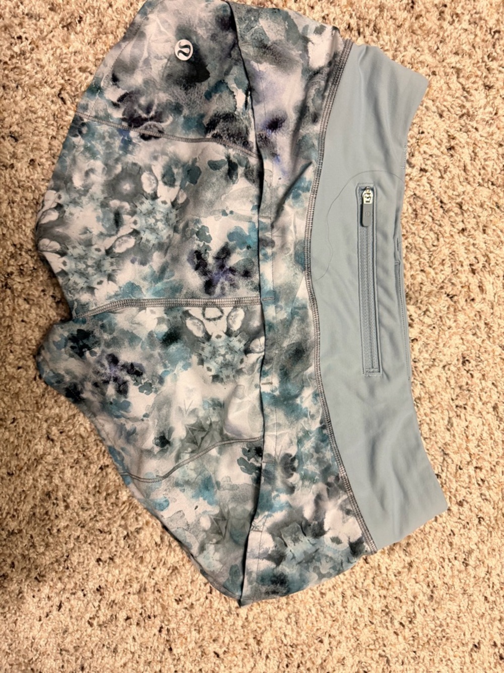 lululemon athletica hotty 2.5 inches shorts Blue Floral-Accent shorts size 2